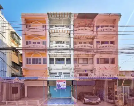 出售Sukhonthasawat路上的排屋商铺: -