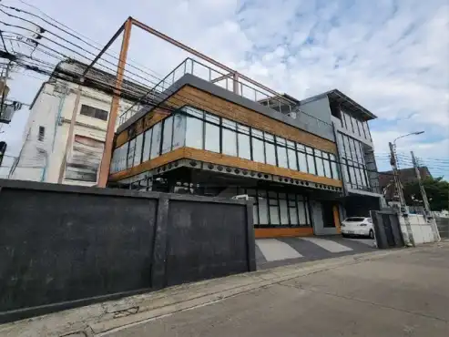 Commercial building-Shophouses For Sale near MRT Ministry of Public Health (PP12),: -