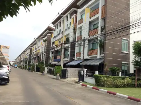 ขายทาวน์เฮ้าส์-โฮมถนน อุดมสุข: ขายทาวน์โฮม 4 ชั้น โครงการ BizTown ศรีนครินทร์