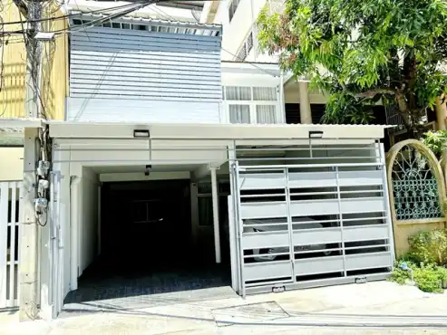 Townhouse-Homes for For Rent near Srinakharinwirot university Prasanmit: -