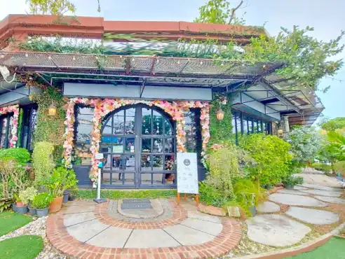 Commercial building-Shophouses for For Rent Thung Khru: -