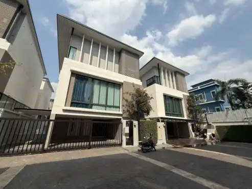 Detached Houses For Sale near Imperial World Ladprao: -