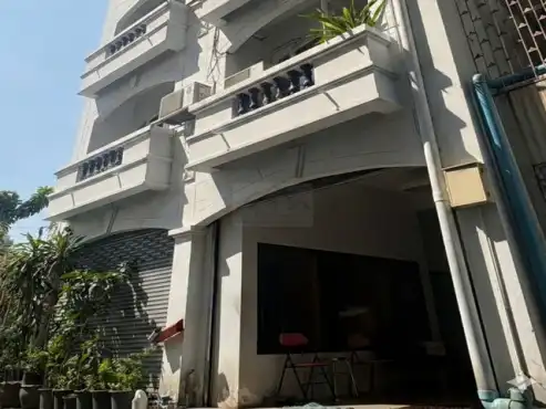Commercial building-Shophouses For Rent on Suan Phlu Rd: -