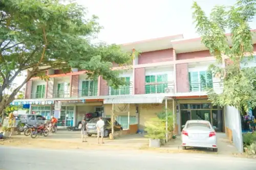 出售南奔市县排屋商铺: -