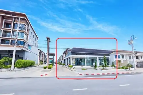 Commercial building-Shophouses for For Rent Khlong Sam Wa: -