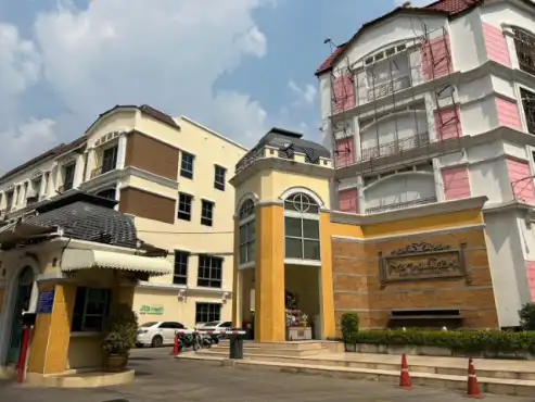ขายทาวน์เฮ้าส์-โฮม ใกล้ ม.เซนต์จอห์น: ขายหรือเช่าบ้านกลางเมือง แยกรัชดา-ลาดพร้าวชั้น3มี4นอน3น้ำพื้นที่200ตร.ม.แอร์5เครื่องซื้แล้วเข้าอยู่ได้เลยเช่าเพียง300000