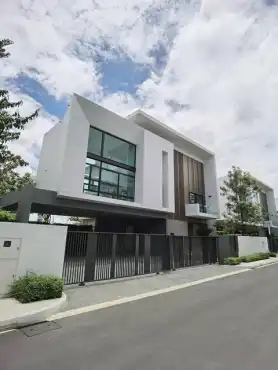 ขายบ้านเดี่ยว สะพานสูง กรุงเทพฯ ราคาเริ่มต้น 4,999 บาท: ขายบ้านเดี่ยวสุดหรู 3 ชั้น 102 ตรว. 4 ห้องนอน โครงการนันทวัน พระราม 9-ศรีนครินทร์ กรุงเทพกรีฑา ติดนานาชาติ Wellington