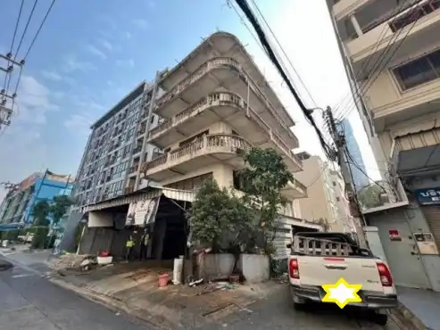 出售BTS 吞武里城 (S7)站附近的 排屋商铺: -