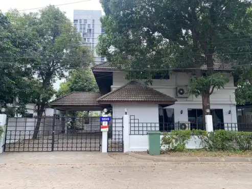 Detached Houses For Rent Lat Phrao Rd: -
