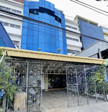 Commercial building-Shophouses For Rent on Praksa Rd: -