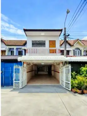 Townhouse-Homes for For Rent near MRT - Blue Line line: -