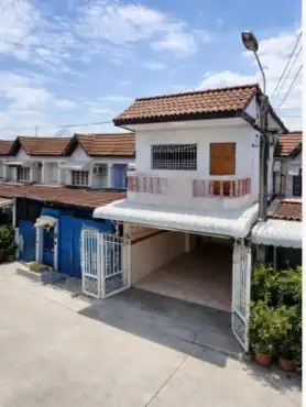 Townhouse-Homes for For Rent near MRT - Blue Line line: -