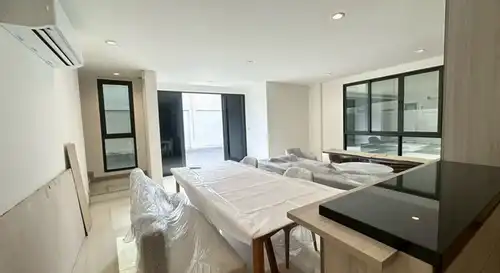 出售Paradise Park商场附近的 别墅: -