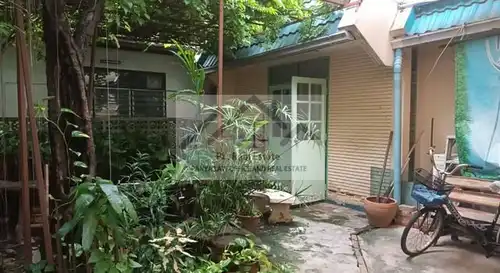 ขายที่ดิน ใกล้ มหาวิทยาลัย |9ASSET.COM: ขายที่ดิน 74 ตร.ว. พร้อมสิ่งปลูกสร้าง แปลงมุม ย่านเสรีไทย 81 ใกล้แฟชั่นไอส์แลนด์