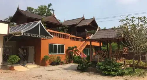 ให้เช่าที่ดิน บนถนน หลุมลี: ที่ดิน 6 ไร่ พร้อมบ้านทรงไทยและสวนมะพร้าว - บางคนที สมุทรสงคราม