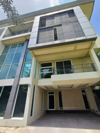 Commercial building-Shophouse ขายโฮมออฟฟิต4ชั้นห้องมุม 600 ตร.ม.ย่านรามอินทราใกล้แฟชั่นไอแลนส์,MRTวงแหวนรามอินทรา