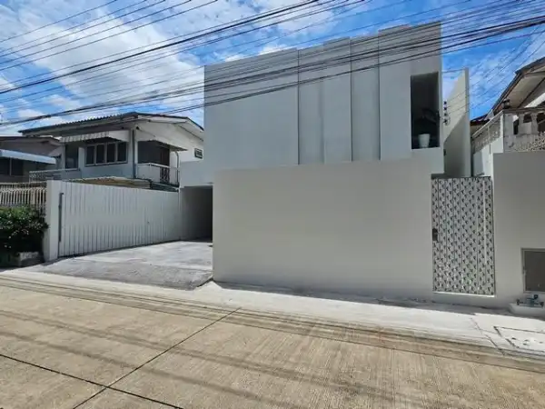 บ้านเดี่ยว ขายบ้านเดี่ยว 2 ชั้น 50 ตร.ว. ถนนโชคชัย 4 ซอย 44 รีโนเวทใหม่ ใกล้ Central Eastville