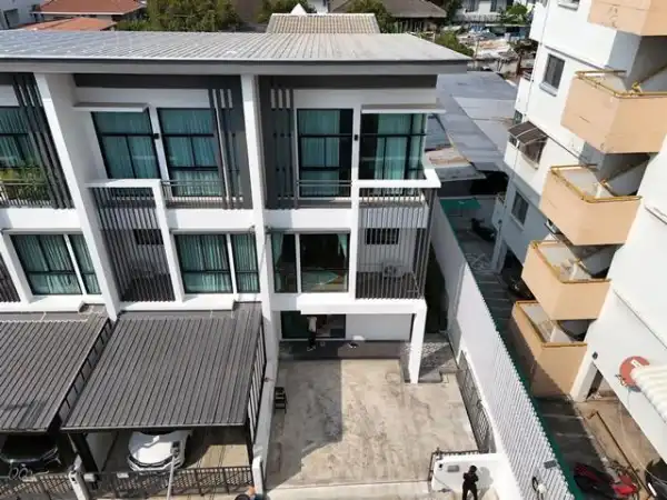 ทาวน์เฮ้าส์-โฮม ให้เช่าทาวน์โฮม3ชั้น207ตร.มโครงการCozyโชคชัย4ซอย30ถนนโชคชัย4เขตลาดพร้าวพร้อมเฟอร์นิเจอร์